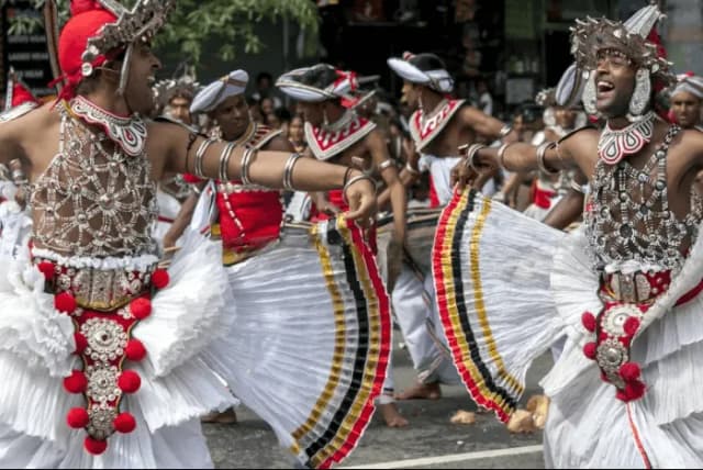 Sigiriya to Kandy