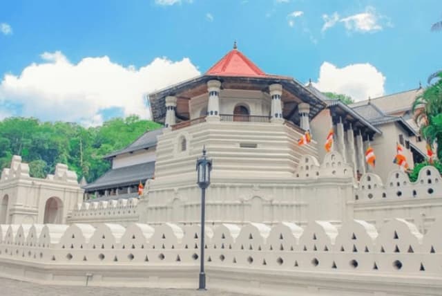 Sigiriya to Kandy
